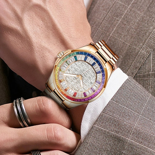 Reloj mecánico de lujo con diamantes cuadrados coloridos